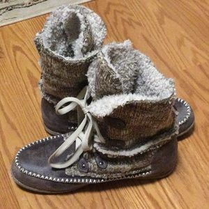 MUK LUKS LACE UP BOOTIES